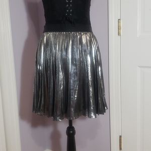 Silver pleated elastic band skirt